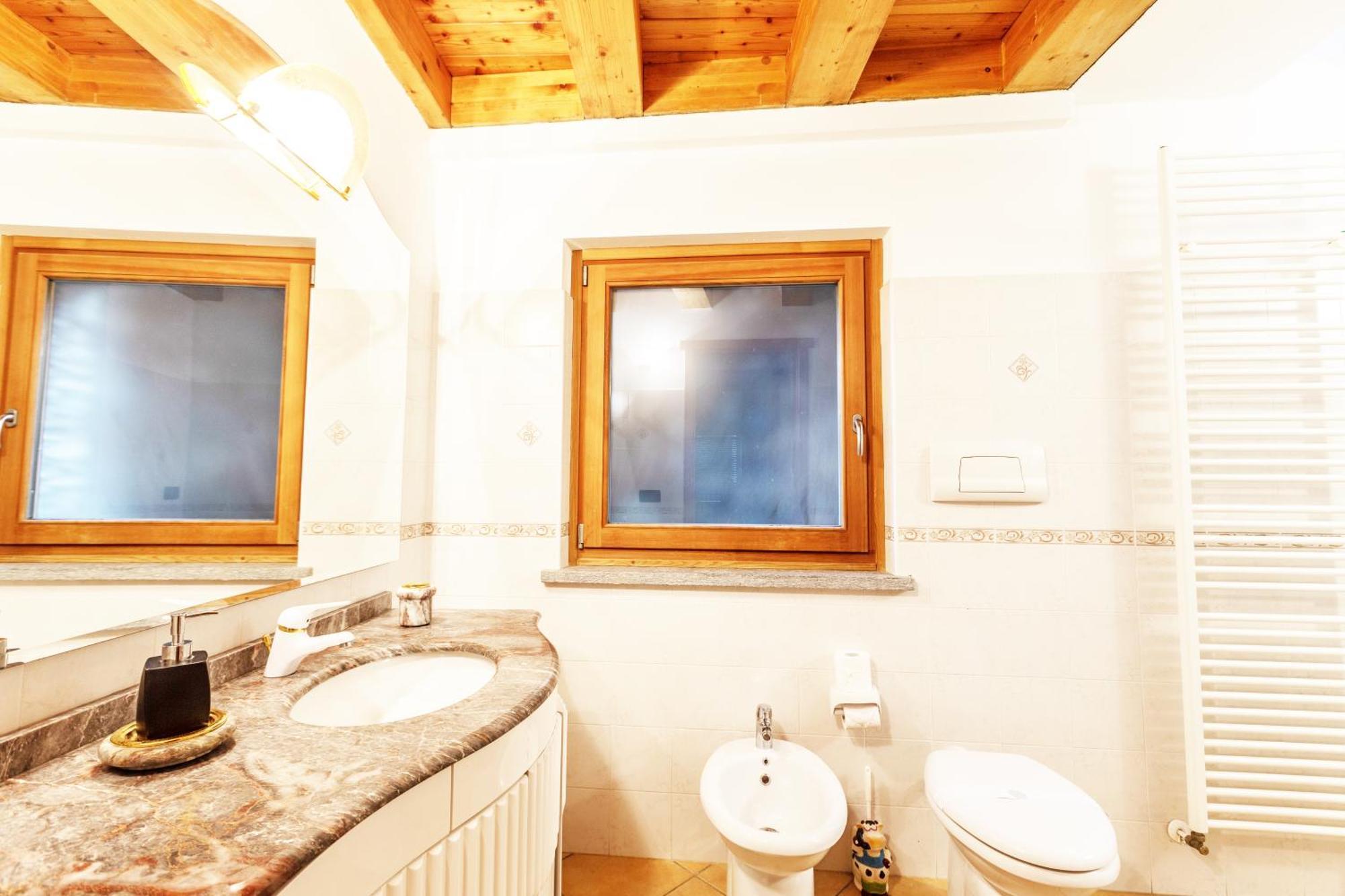 Casa Alpina - Sarre Apartment Aosta Phòng bức ảnh